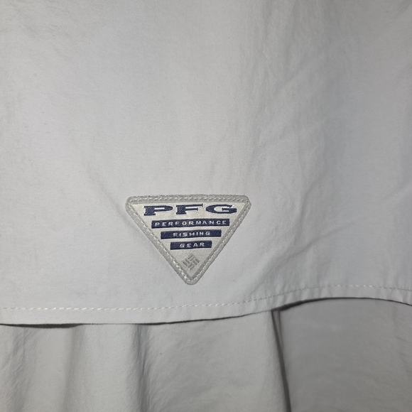 Columbia Men's Light Gray Casual Button Down Shirt - Picture 5 of 9